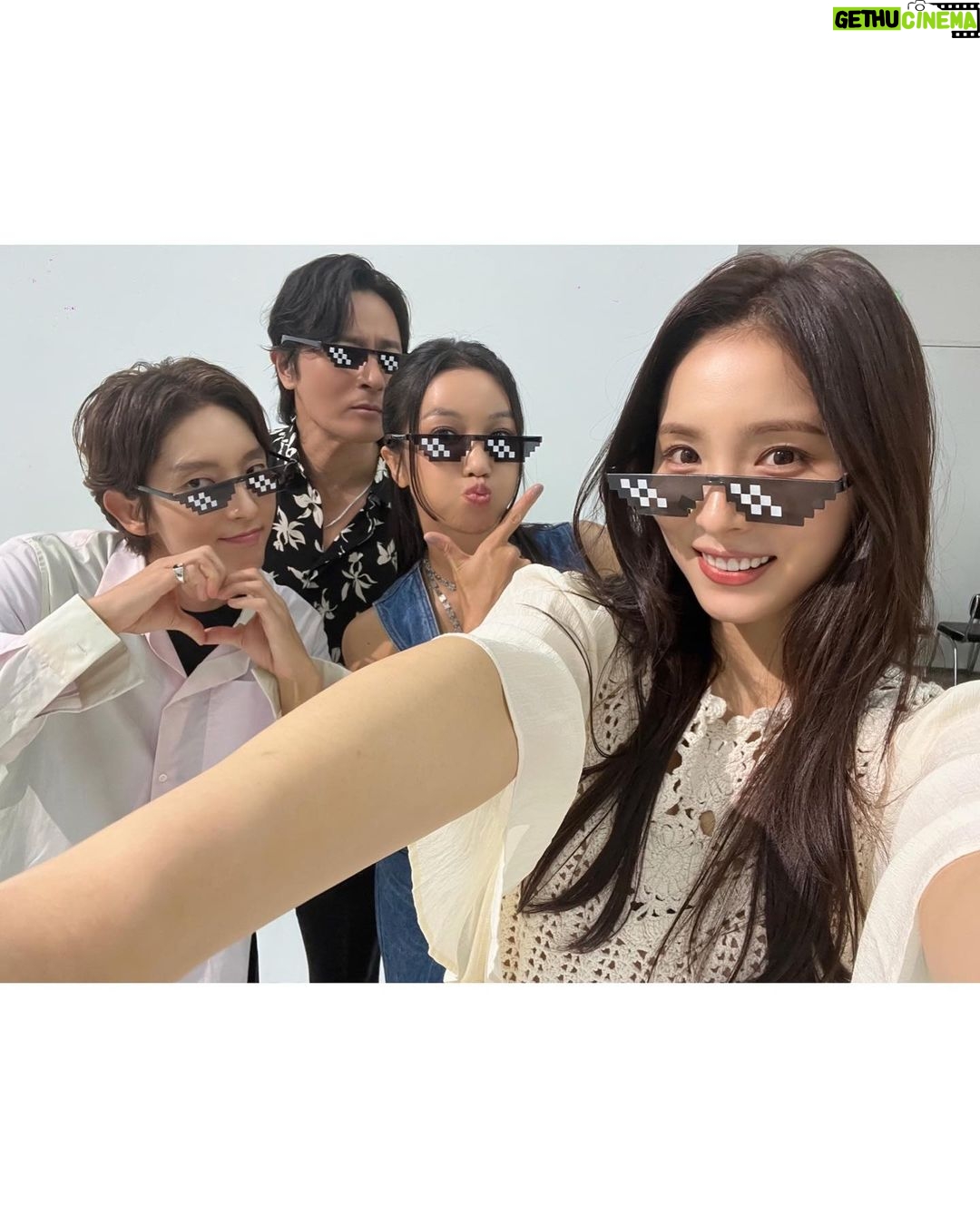 Shin Se-kyung Instagram - ⠀ ⠀ 1-첫 헤어 테스트 2,3,4-아름다운 아스달의 하늘 5,6-사랑받는 탄야💕 7-🕶️ 📷 8,9,10-우리 팀🧡