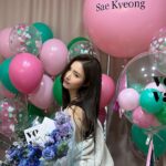 Shin Se-kyung Instagram - @vocavaca✨보카바카 촬영장에서✨ 새해 복 많이 받으세요🩵😌