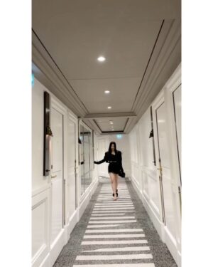 Shin Se-kyung Instagram - @rogervivier ✨ (숙취 아니고 꾸벅꾸벅 조는 연기임🫶🏼🫶🏼)