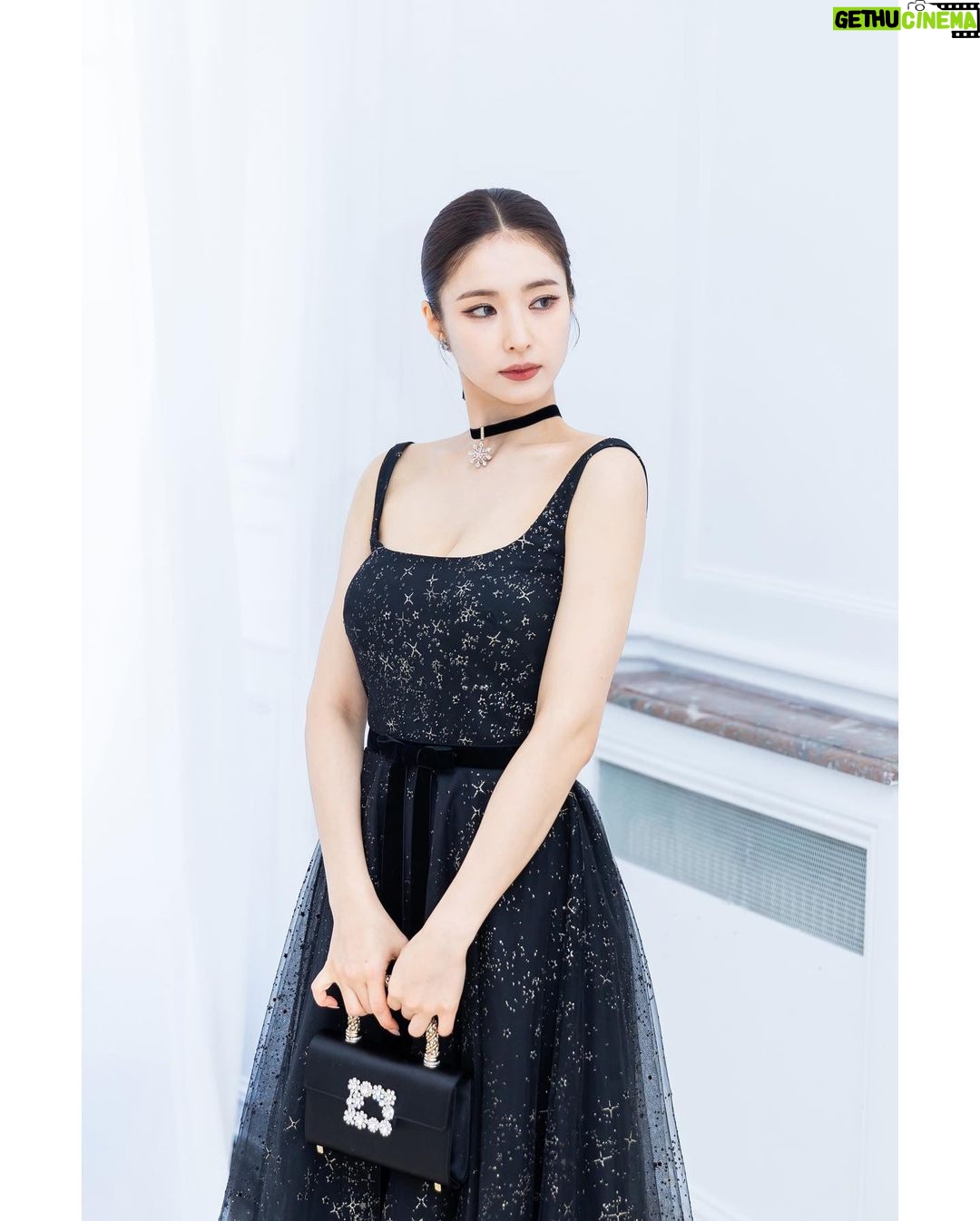 Shin Se-kyung Instagram - @rogervivier @gherardofelloni ✨💕 📷by @_roster__ 👏👏👏
