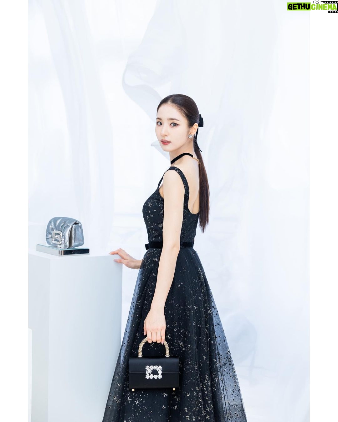 Shin Se-kyung Instagram - @rogervivier @gherardofelloni ✨💕 📷by @_roster__ 👏👏👏