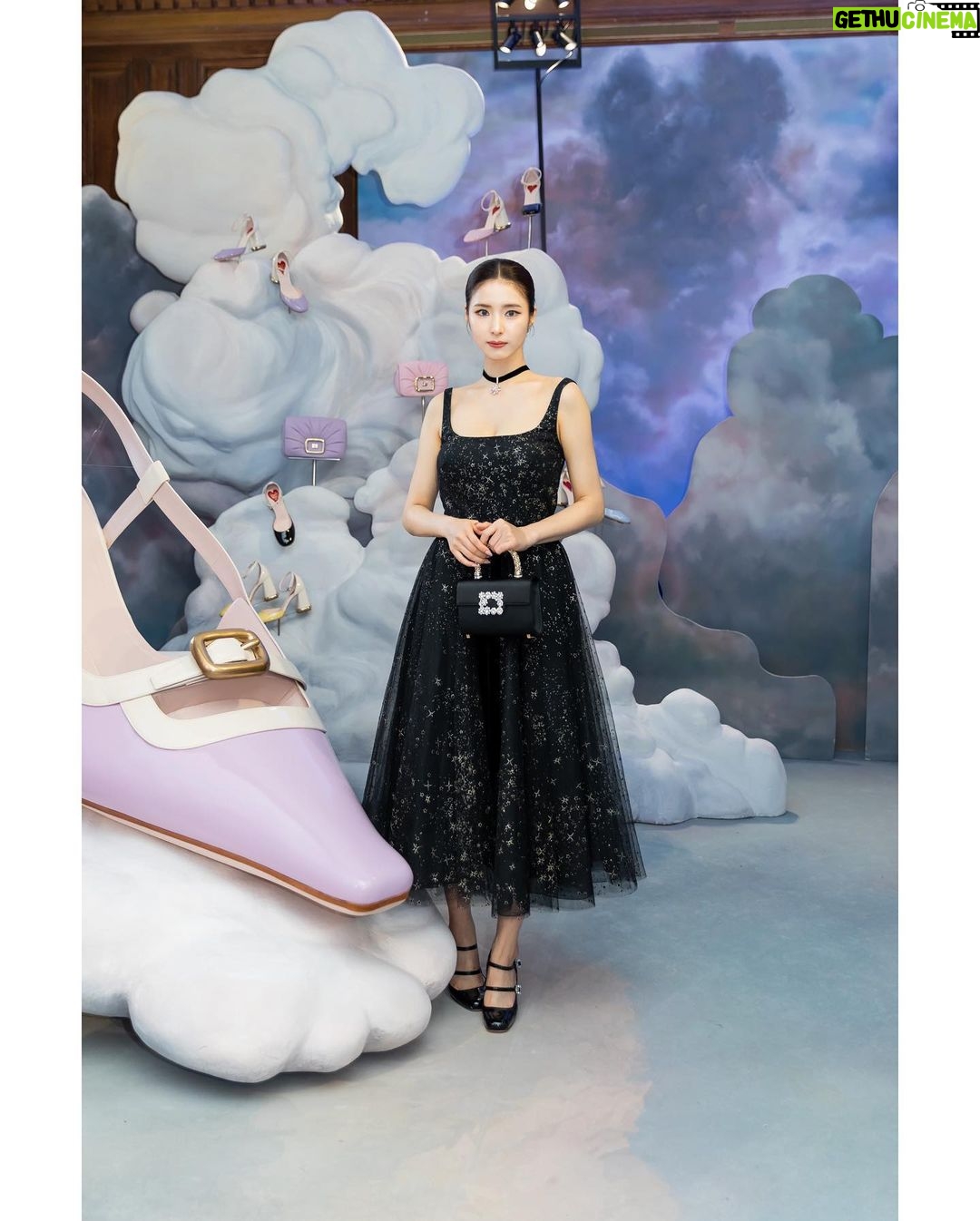 Shin Se-kyung Instagram - @rogervivier @gherardofelloni ✨💕 📷by @_roster__ 👏👏👏
