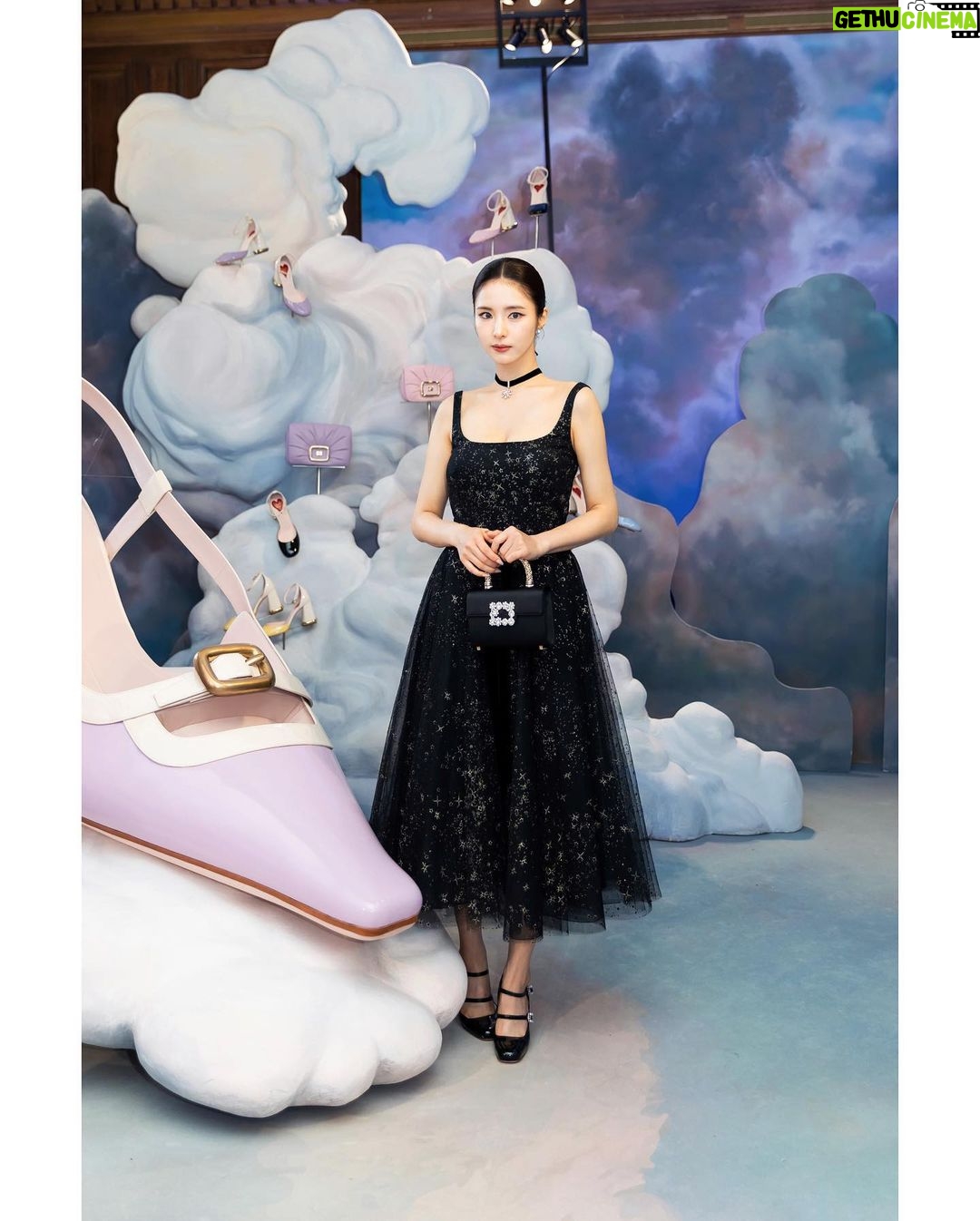 Shin Se-kyung Instagram - @rogervivier @gherardofelloni ✨💕 📷by @_roster__ 👏👏👏