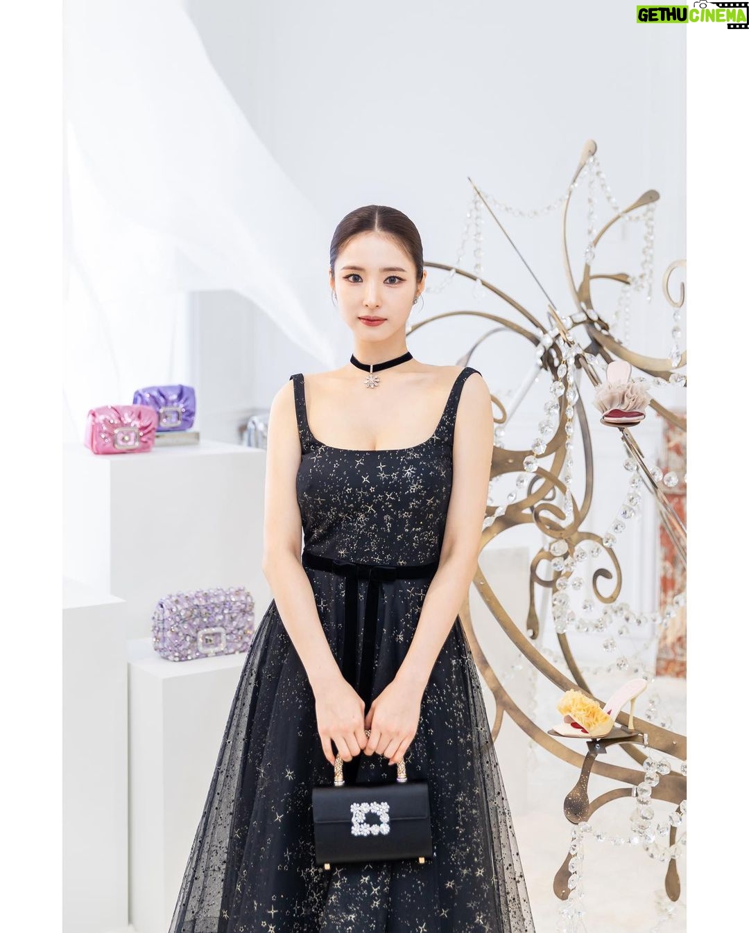 Shin Se-kyung Instagram - @rogervivier @gherardofelloni ✨💕 📷by @_roster__ 👏👏👏