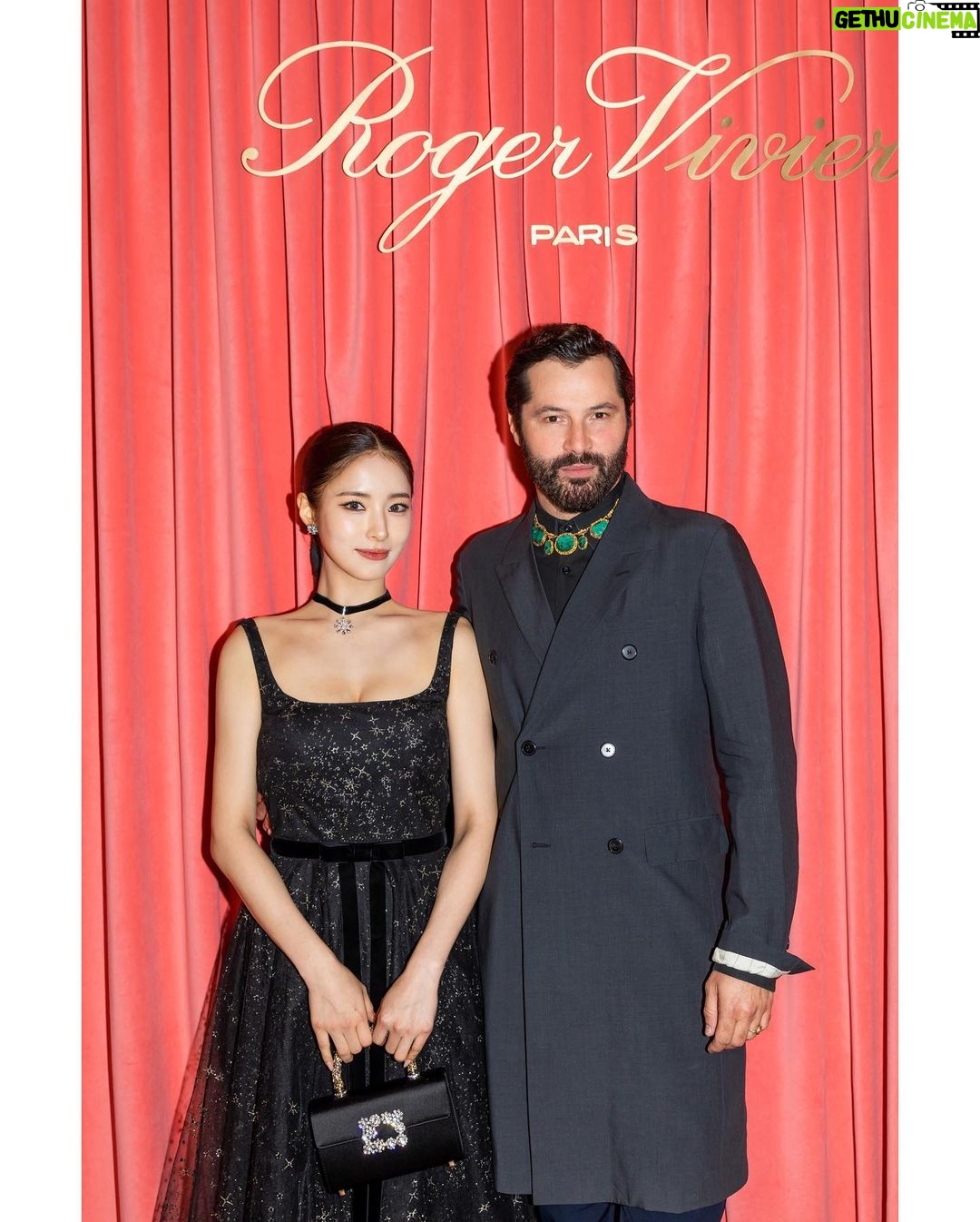 Shin Se-kyung Instagram - @rogervivier @gherardofelloni ✨💕 📷by @_roster__ 👏👏👏