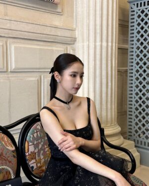 Shin Se-kyung Instagram - 파리에서 @rogervivier ✨👠👛🍸