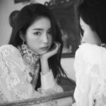 Shin Se-kyung Instagram - @ellekorea ✨💕✨ @rogervivier 👑💝👛✨