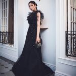 Shin Se-kyung Instagram - @ellekorea ✨💕✨ @rogervivier 👑💝👛✨