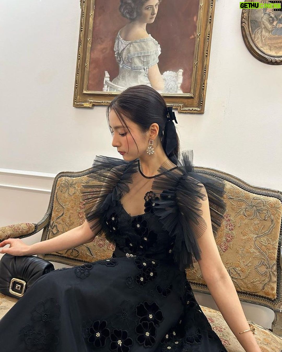 Shin Se-kyung Instagram - @rogervivier π«ΆπΌβ¨ @ellekorea β¨π