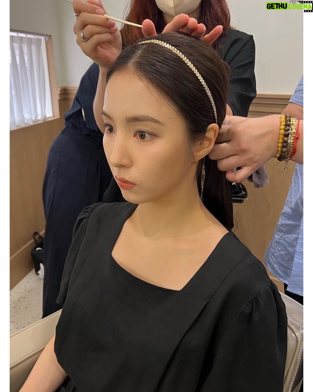 Shin Se-kyung Instagram - ⠀ ⠀ 1-첫 헤어 테스트 2,3,4-아름다운 아스달의 하늘 5,6-사랑받는 탄야💕 7-🕶️ 📷 8,9,10-우리 팀🧡