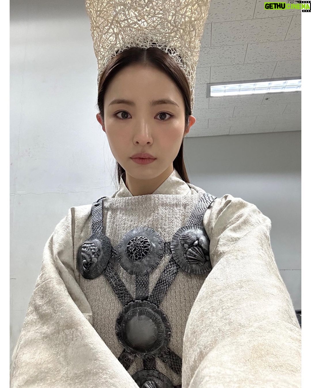 Shin Se-kyung Instagram - 오늘도 9시 20분에 만나요 ❤️ #아라문의검