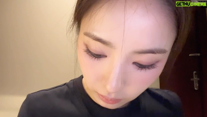 Shin Se-kyung Instagram - 짧게 다녀온 파리 출장 브이로그가 업로드 되었습니당💛 링크는 프로필에 있어요! Link in bio 🌝✨