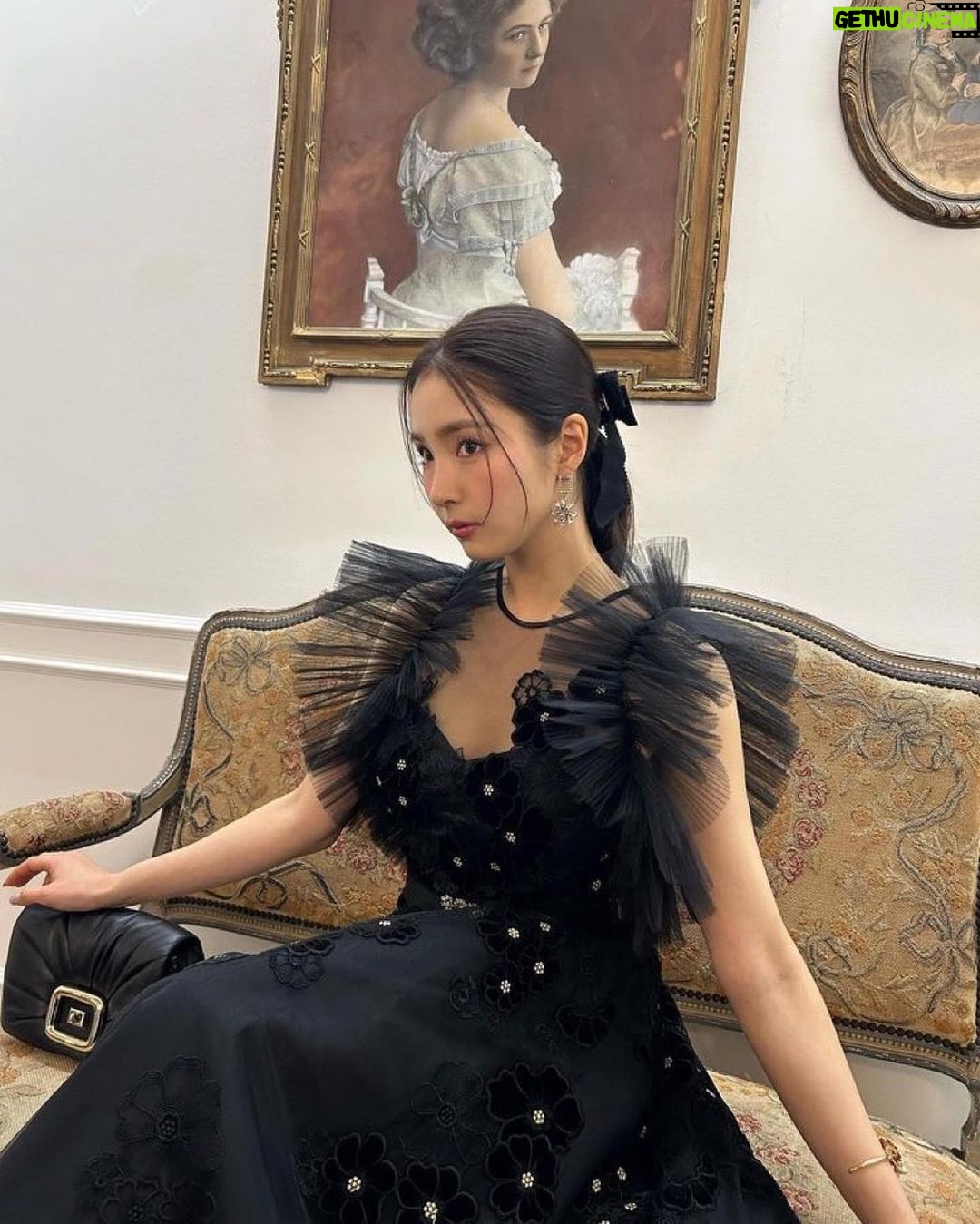 Shin Se-kyung Instagram - @rogervivier π«ΆπΌβ¨ @ellekorea β¨π
