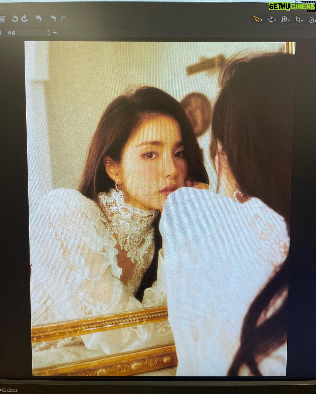 Shin Se-kyung Instagram - @rogervivier π«ΆπΌβ¨ @ellekorea β¨π