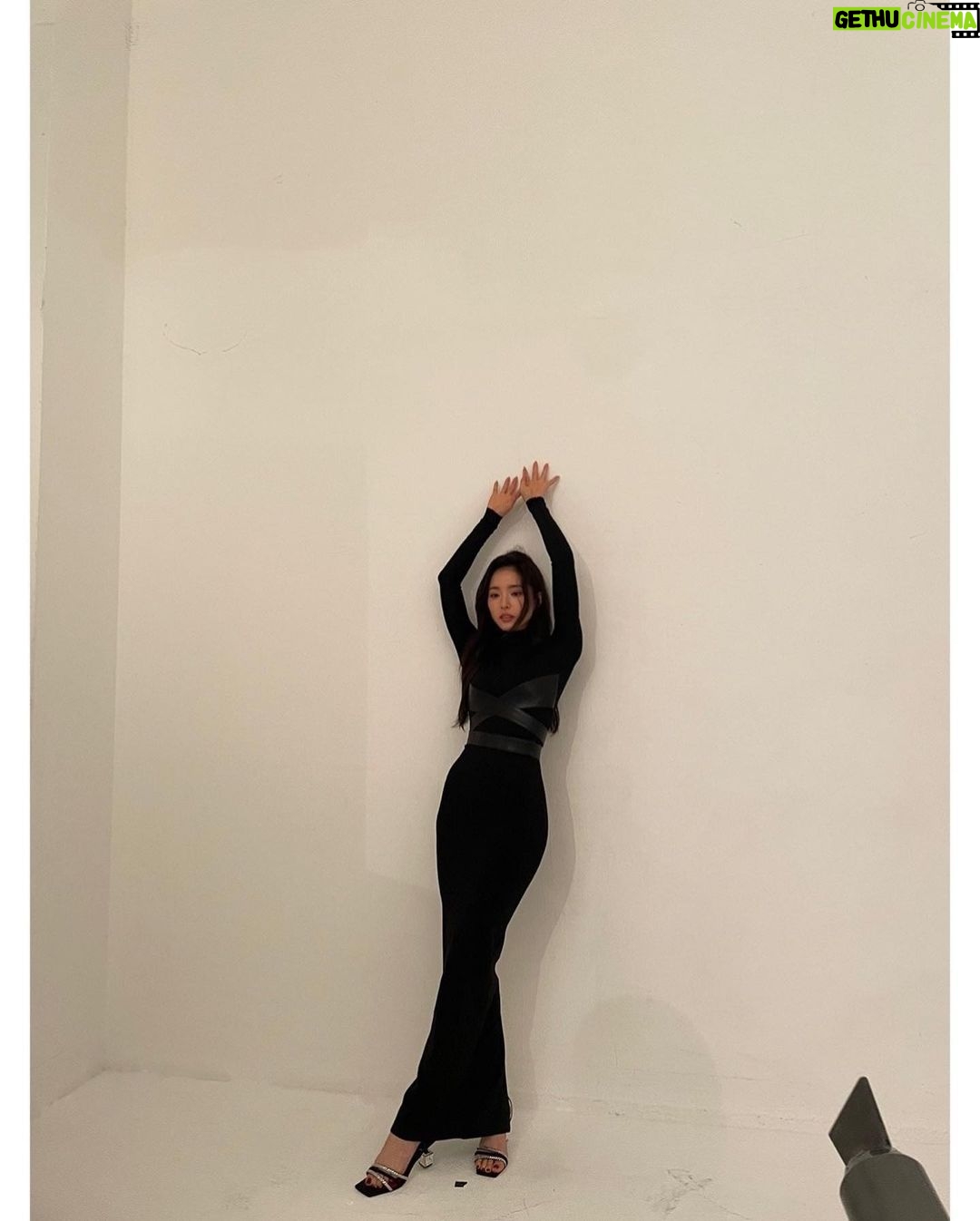 Shin Se-kyung Instagram - @allurekorea ✨😌