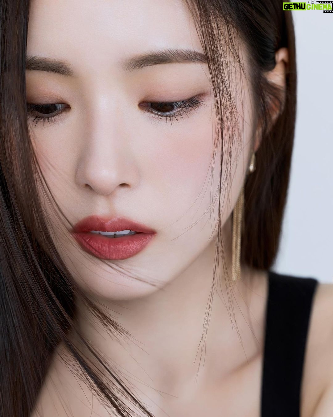 Shin Se-kyung Instagram - @skinu.official 🧡🫶🏼