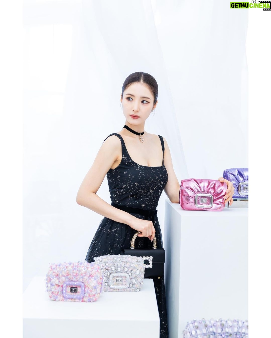 Shin Se-kyung Instagram - @rogervivier @gherardofelloni ✨💕 📷by @_roster__ 👏👏👏