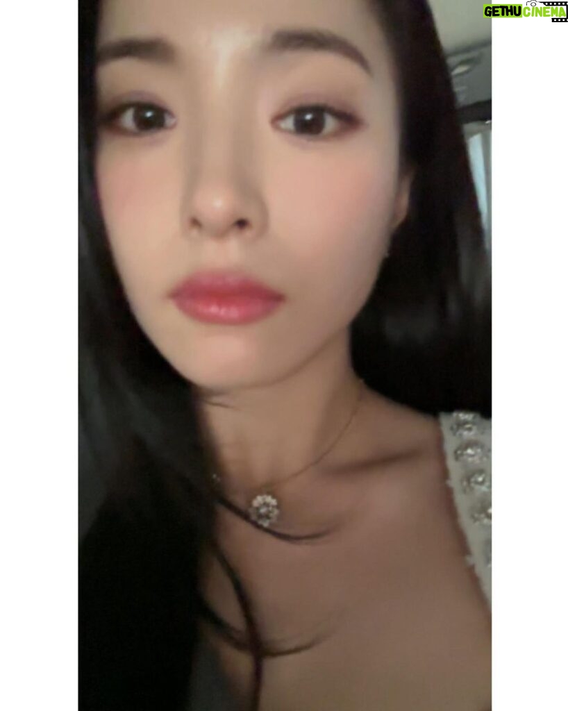 Shin Se-kyung Instagram - 로저비비에 팝업 스토어에서✨👠👛 @rogervivier 🫶🏼✨