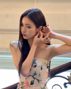 Shin Se-kyung Instagram - @rogervivier ❤️ @gherardofelloni ❤️
