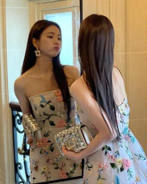 Shin Se-kyung Instagram - @rogervivier ❤️ @gherardofelloni ❤️