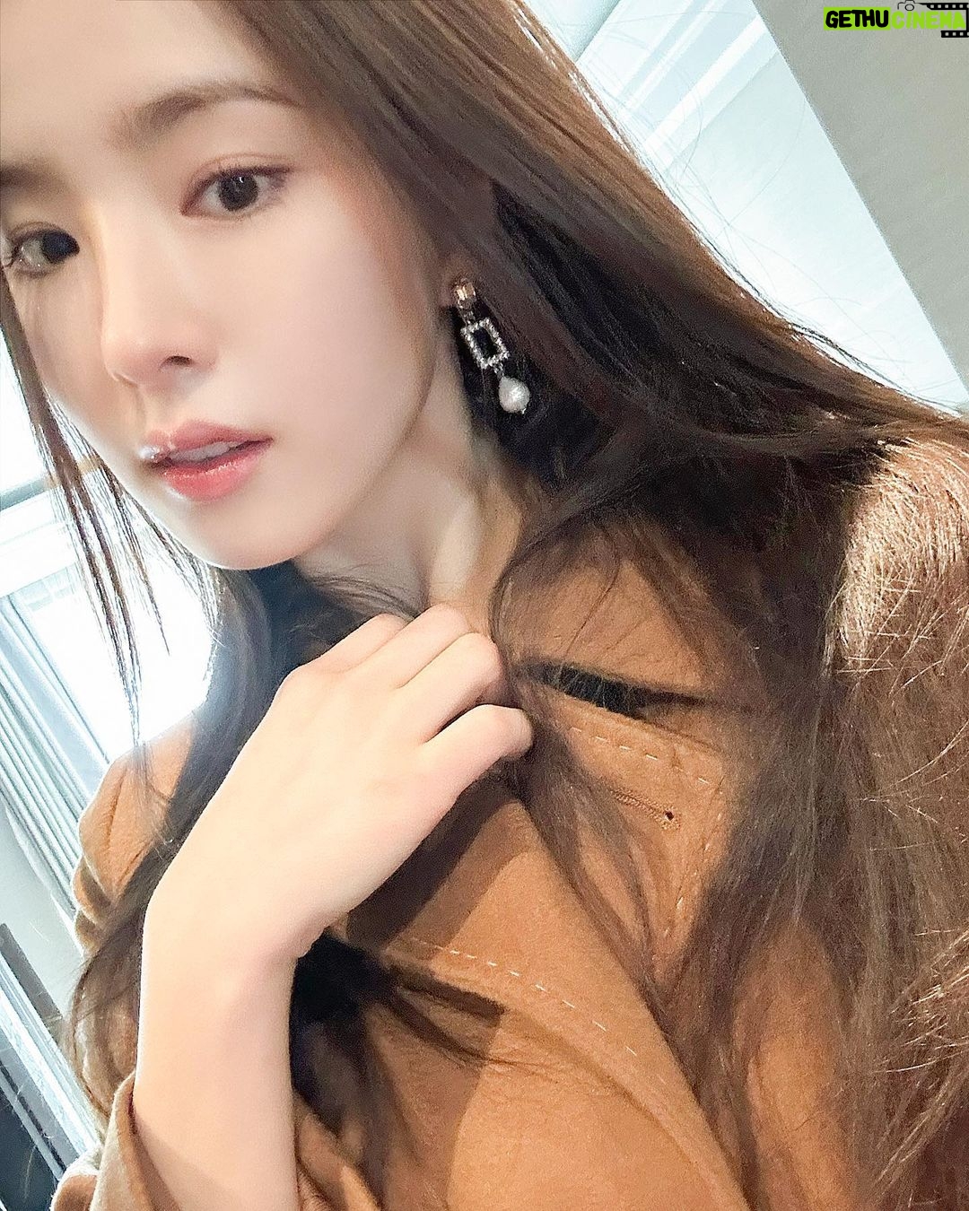 Shin Se-kyung - 312.2K Likes - #광고 #ad
⠀
@rogervivier ❤️
@gherardofelloni ✨
⠀
로저비비에와 함께 눈부신 홀리데이 맞이하기 ❤️✨
⠀