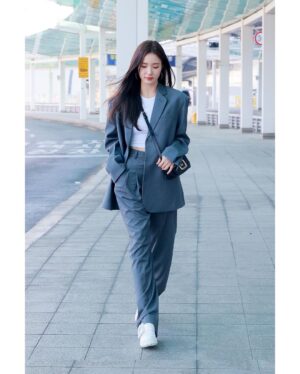 Shin Se-kyung Instagram - @rogervivier🤍✨