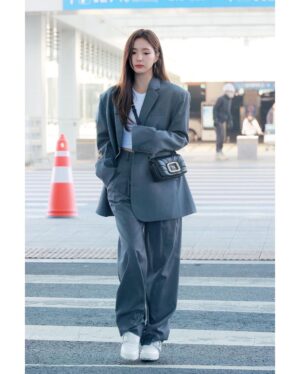 Shin Se-kyung Instagram - @rogervivier🤍✨