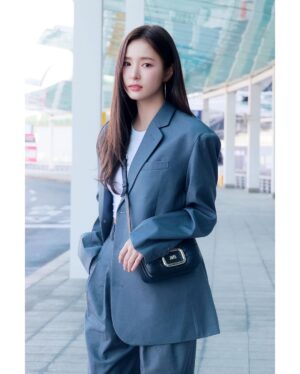 Shin Se-kyung Instagram - @rogervivier🤍✨