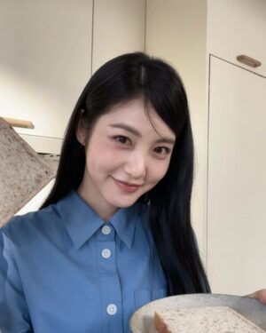 Shin Ye-eun Instagram - 예쁜 옷 많이 입은 날☃️