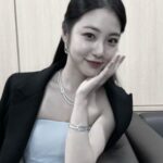 Shin Ye-eun Instagram - 수상을 진심으로 축하드립니다🩵🖤