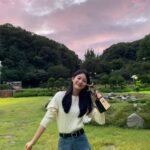 Shin Ye-eun Instagram - 감사인사가 늦었습니다 이 상을 받고싶어서 얼마나 기다렸는지 몰라요🥲 투표해준 우리 고마운 은하수, 귀한 상 선물해주신 브랜드대상 관계자분들께 진심으로 감사드립니다💓 계속해서 라이징하겠습니다🫧