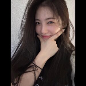 Shin Ye-eun Instagram - 셀ㅋㅏ는 어ㄹ ㅕ워😑