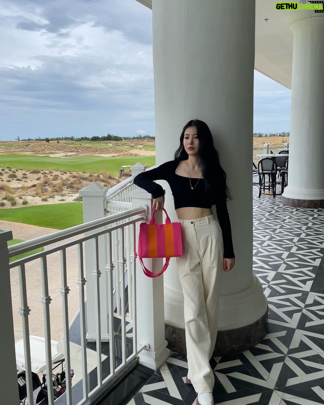 Shin Ye-eun Instagram - 알록달록해🌈 🩷🧡 Hoiana Resort & Golf