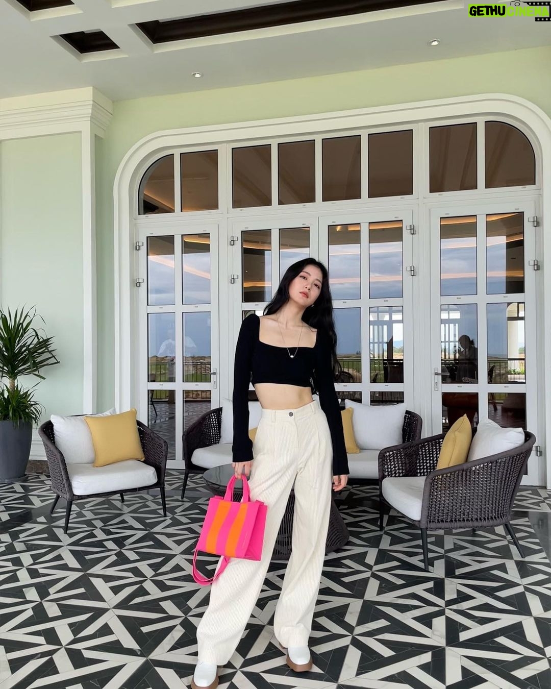 Shin Ye-eun Instagram - 알록달록해🌈 🩷🧡 Hoiana Resort & Golf