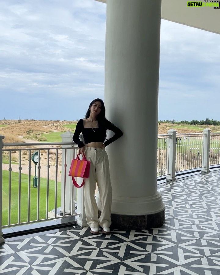 Shin Ye-eun Instagram - 알록달록해🌈 🩷🧡 Hoiana Resort & Golf