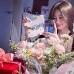 Shin Ye-eun Instagram - #헤이즈 와 함께하게 되었습니다🩵🤍 행복합시다🌸 #헤이즈 #여성용품