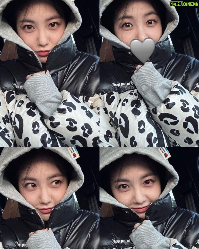 Shin Ye-eun Instagram - 편안하구 예쁘고 따뜻하고 예쁘고 🖤🩶🤍 지나가시던 분도 패딩 예쁘다고🤭 #르꼬끄 #에어클라우드 #네주부츠