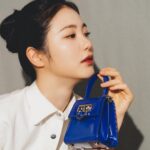 Shin Ye-eun Instagram - 💙🤍 #광고 #FERRAGAMOTOPHANDLE @FERRAGAMO @_MAXIMILIANDAVIS_