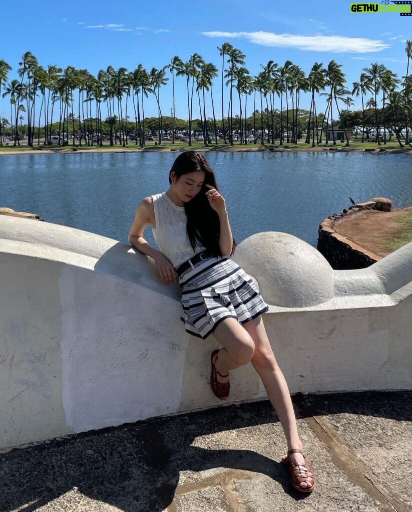 Shin Ye-eun Instagram - 귀여운게 많아🥿👡 그리고🐶 Waikiki, Hawaii