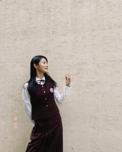 Shin Ye-eun Instagram - #더글로리 #어린연진 잠깐이지만 시즌 2도 함께 했습니다🤍 #넷플릭스 ♥️🖤