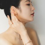 Shin Ye-eun Instagram - 우아하고 정교한 아름다움💎매듭으로 연결된 티파니 노트(Tiffany Knot) #AD #TiffanyAndCo #티파니앤코 #TiffanyPartner #TiffanyKnot