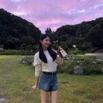 Shin Ye-eun Instagram - 감사인사가 늦었습니다 이 상을 받고싶어서 얼마나 기다렸는지 몰라요🥲 투표해준 우리 고마운 은하수, 귀한 상 선물해주신 브랜드대상 관계자분들께 진심으로 감사드립니다💓 계속해서 라이징하겠습니다🫧