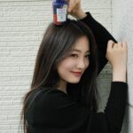 Shin Ye-eun Instagram - 🩵영롱하다..✨ @acquadiparma #ad #아쿠아디파르마 #아란치아스푸냐뚜라 #블루메디떼라네오 #AcquadiParma #AranciaLaSpugnatura #BluMediterraneo