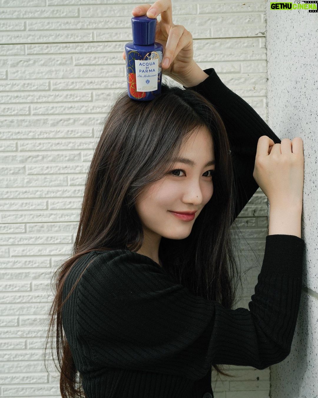 Shin Ye-eun Instagram - π©΅μλ‘±νλ€..β¨ @acquadiparma #ad #μμΏ μλνλ₯΄λ§ #μλμΉμμ€νΈλλλΌ #λΈλ£¨λ©λλΌλΌλ€μ€ #AcquadiParma #AranciaLaSpugnatura #BluMediterraneo