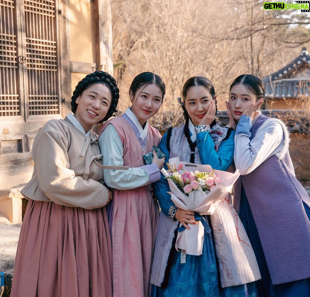 Shin Ye-eun Instagram - 꽃선비 못보내😢 오늘도 10시 #꽃선비열애사