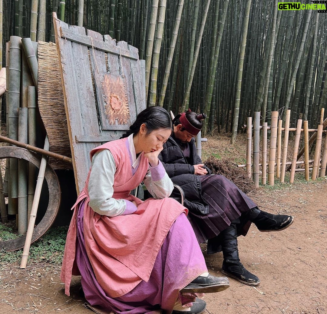 Shin Ye-eun Instagram - 꽃선비 못보내😢 오늘도 10시 #꽃선비열애사