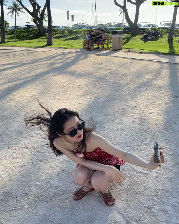Shin Ye-eun Instagram - 오늘도 꽃선비 보러가자❤️ 잠시후 10시 sbs Waikiki, Hawaii