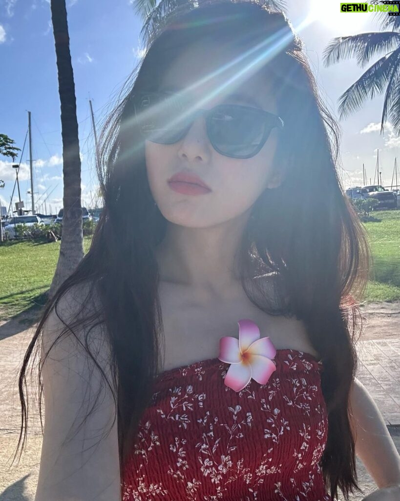 Shin Ye-eun Instagram - 오늘도 꽃선비 보러가자❤️ 잠시후 10시 sbs Waikiki, Hawaii