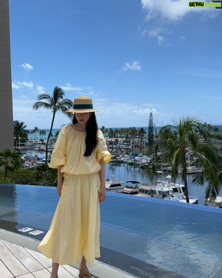 Shin Ye-eun Instagram - 노란색을 좋아해💛 Prince Waikiki