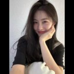 Shin Ye-eun Instagram - 셀ㅋㅏ는 어ㄹ ㅕ워😑